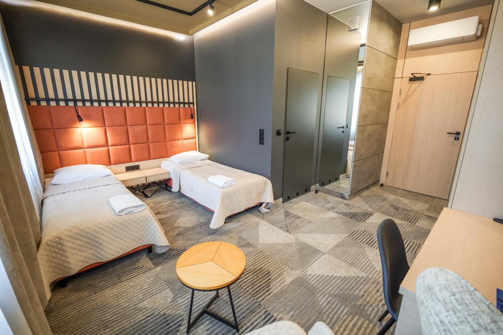 Hotel Jarota Яроцин Экстерьер фото